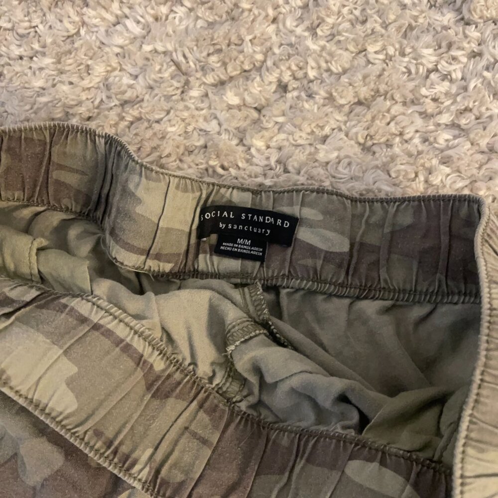 Camo Elastic Waist Shorts Social Standard Sanctuary M - Picture 5 of 6